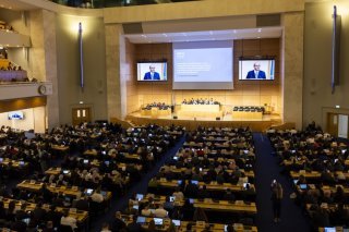 Les divergences entre pays ambitieux pour un accord international pour éliminer la pollution plastique et les Etats pétroliers restent importantes dans les discussions à Genève. KEYSTONE/EPA/SALVATORE DI NOLFI
